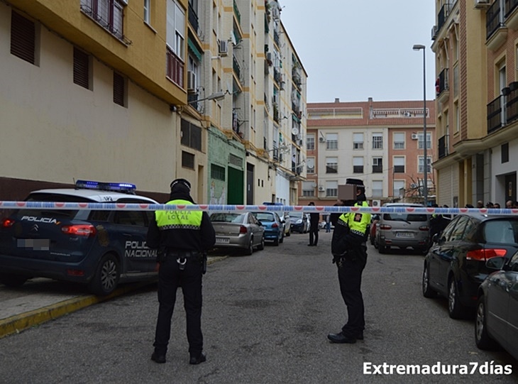 Fallece una mujer al caer de un cuarto piso en la barriada de San Fernando