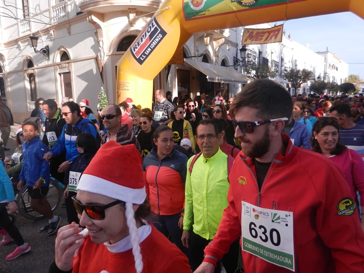 700 personas participan en la IV Carrera Solidaria de Aprosuba-14 en Olivenza