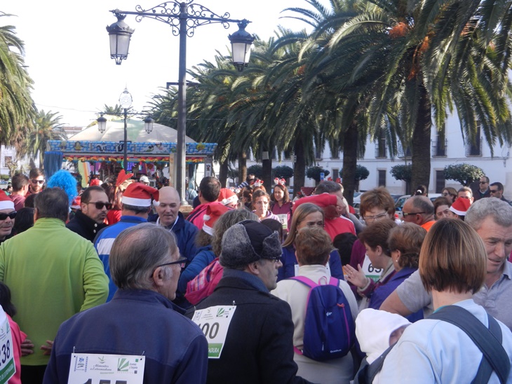 700 personas participan en la IV Carrera Solidaria de Aprosuba-14 en Olivenza