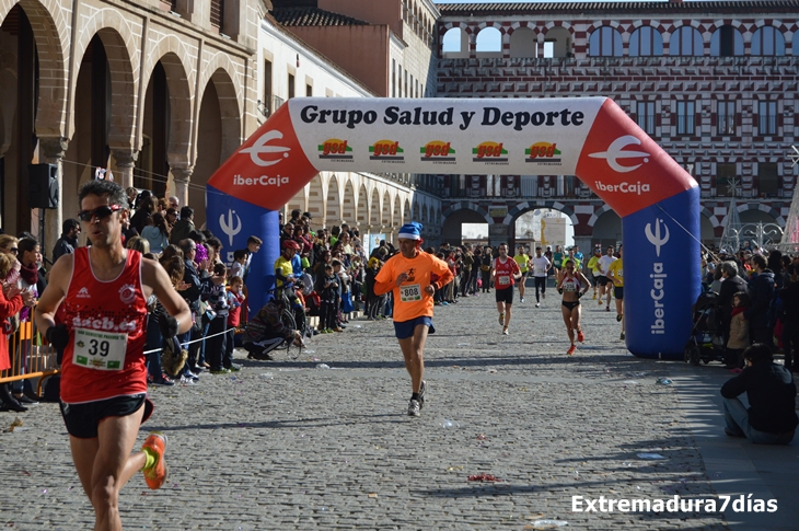 Búscate en las imágenes de la San Silvestre de Badajoz