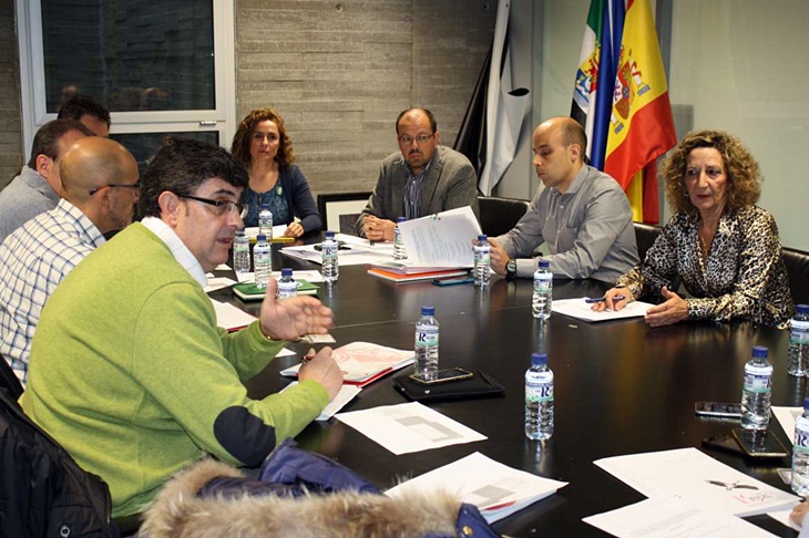 Educación y sindicatos ratifican la convocatoria de 331 plazas al cuerpo de Maestros