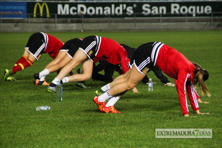 La selección española femenina se entrena en el Nuevo Vivero