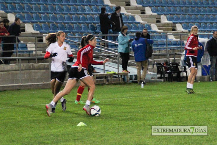 La selección española femenina se entrena en el Nuevo Vivero