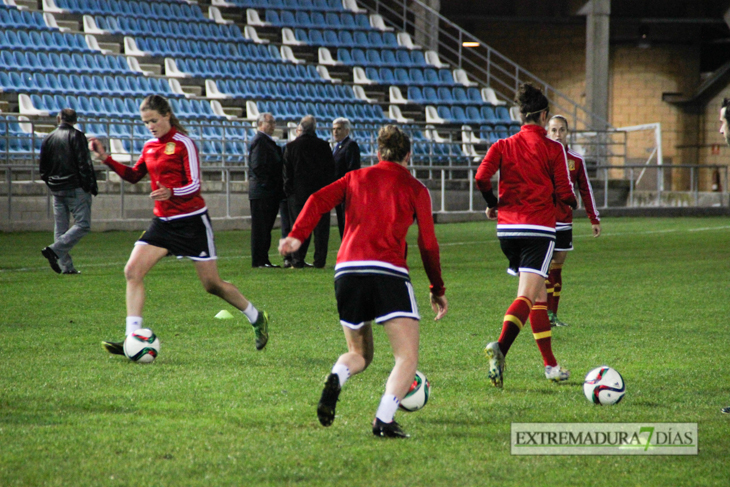 La selección española femenina se entrena en el Nuevo Vivero
