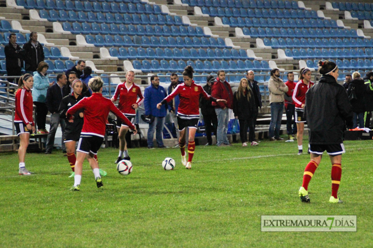 La selección española femenina se entrena en el Nuevo Vivero