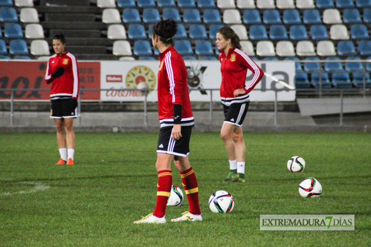 La selección española femenina se entrena en el Nuevo Vivero