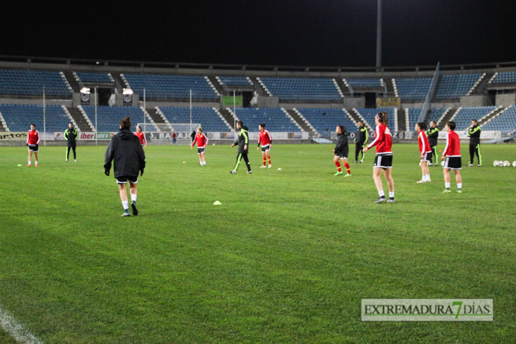 La selección española femenina se entrena en el Nuevo Vivero