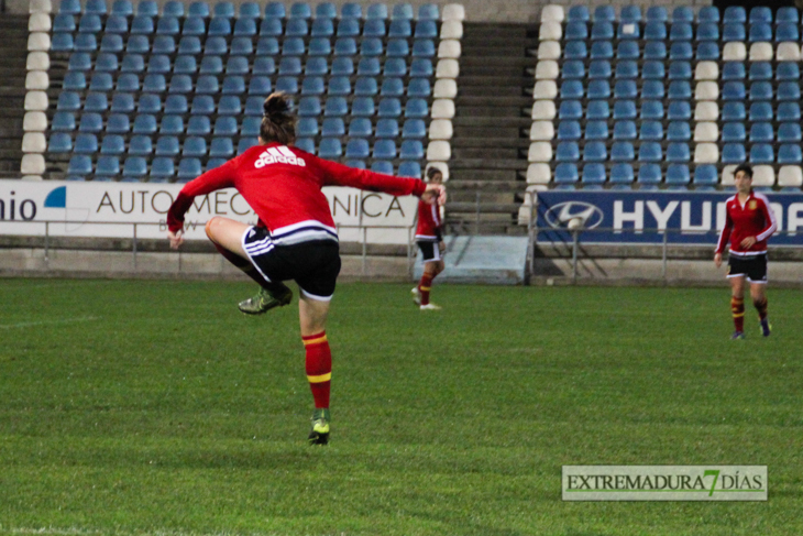 La selección española femenina se entrena en el Nuevo Vivero