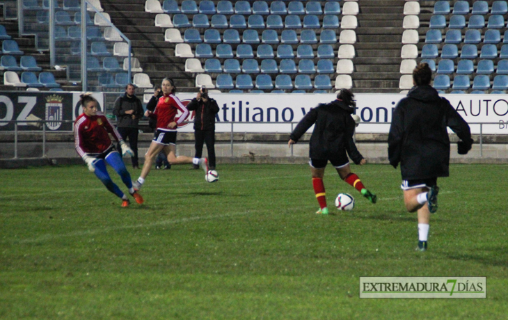 La selección española femenina se entrena en el Nuevo Vivero