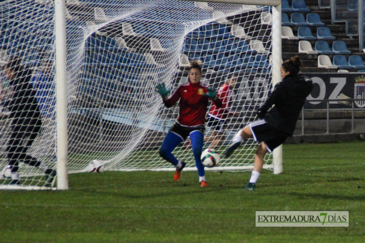 La selección española femenina se entrena en el Nuevo Vivero