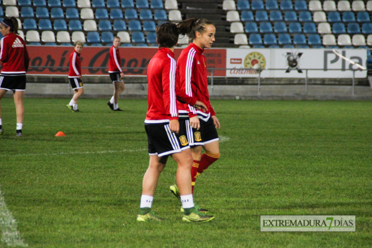 La selección española femenina se entrena en el Nuevo Vivero