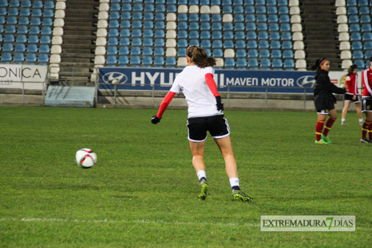 La selección española femenina se entrena en el Nuevo Vivero