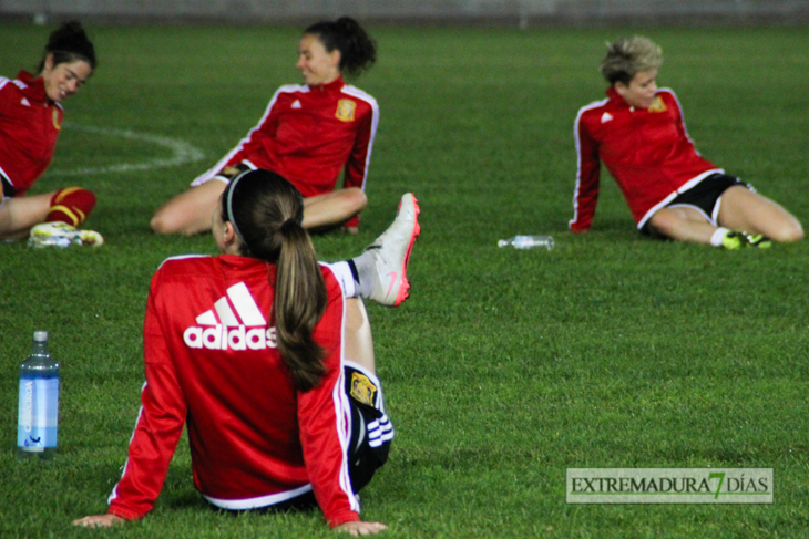 La selección española femenina se entrena en el Nuevo Vivero