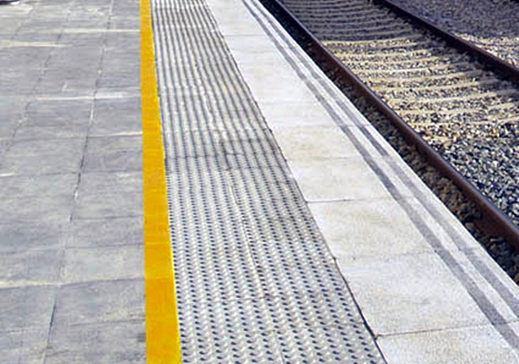 Adif adjudica el recrecido y prolongación de los andenes de la estación de Guareña