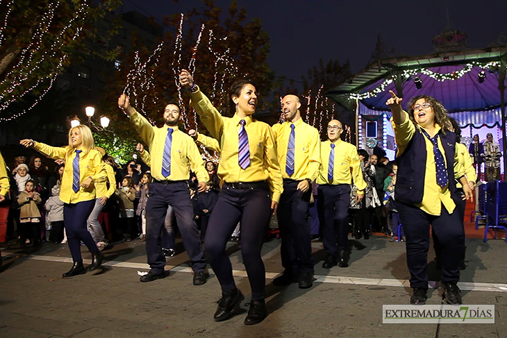 Los carteros de Badajoz protagonizan un Flashmob Navideño