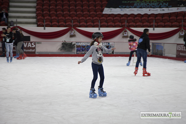 Extremeños y portugueses se dan cita en la gran Pista de Hielo de Elvas