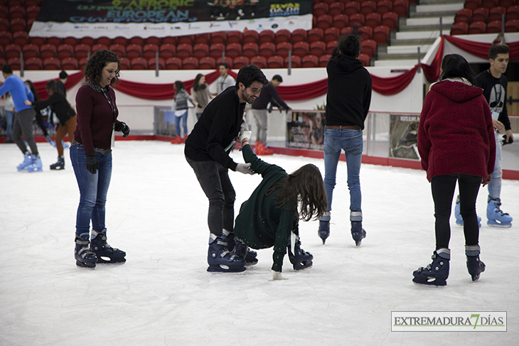 Extremeños y portugueses se dan cita en la gran Pista de Hielo de Elvas