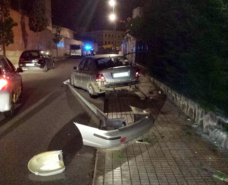 Imputado por conducir ebrio y empotrar su coche contra una farola