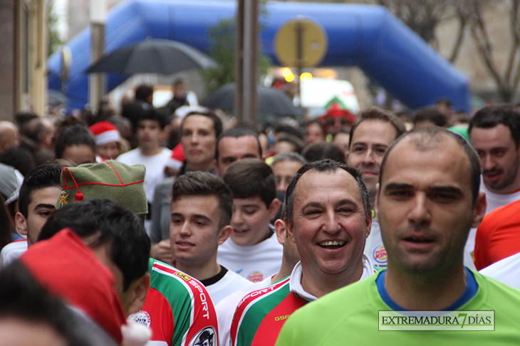 Búscate en las imágenes de la San Silvestre dombenitense