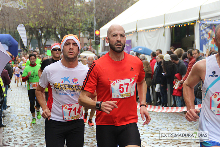 Búscate en las imágenes de la San Silvestre dombenitense
