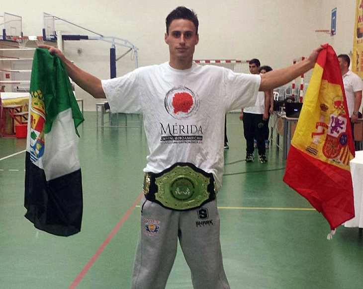 El extremeño José Luis González, campeón europeo de Muay Thai