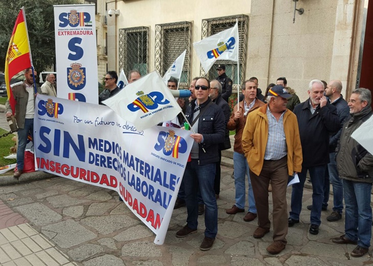 Los policías se manifiestan para reivindicar sus derechos