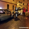 Un coche y una moto arden de madrugada en Badajoz