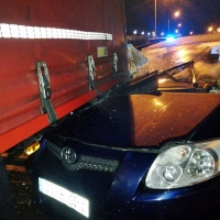 Herido tras empotrar su coche contra un camión