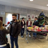 El CD Badajoz visita a los niños del Materno Infantil