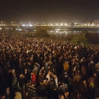 Miles de jóvenes abarrotan el Paseo Fluvial de Badajoz