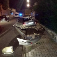 Imputado por conducir ebrio y empotrar su coche contra una farola