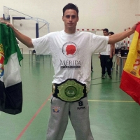 El extremeño José Luis González, campeón europeo de Muay Thai