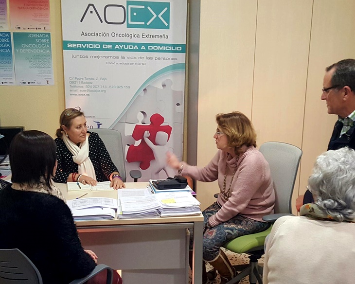 La Asociación Oncológica Extremeña pide un nuevo local para su sede