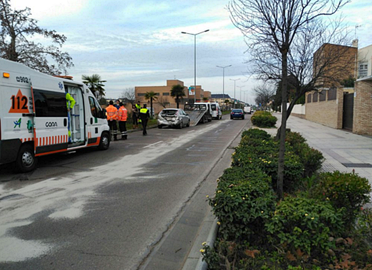 Accidente entre dos vehículos en la avenida de Elvas de Badajoz
