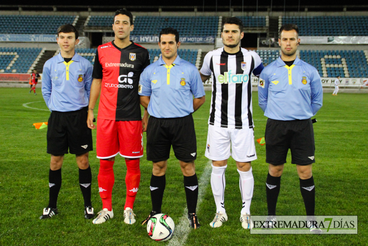 Imágenes del partido entre el CD Badajoz y el Mérida AD
