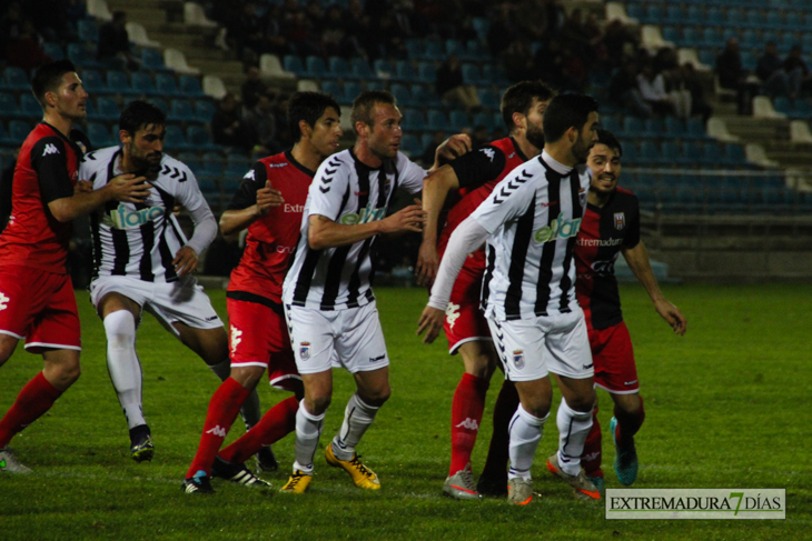 Imágenes del partido entre el CD Badajoz y el Mérida AD