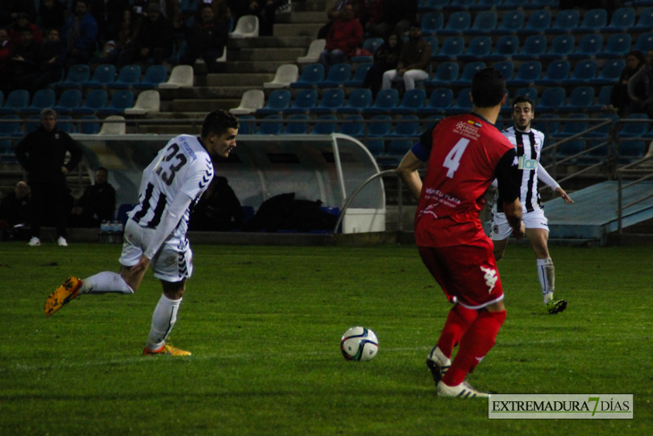 Imágenes del partido entre el CD Badajoz y el Mérida AD