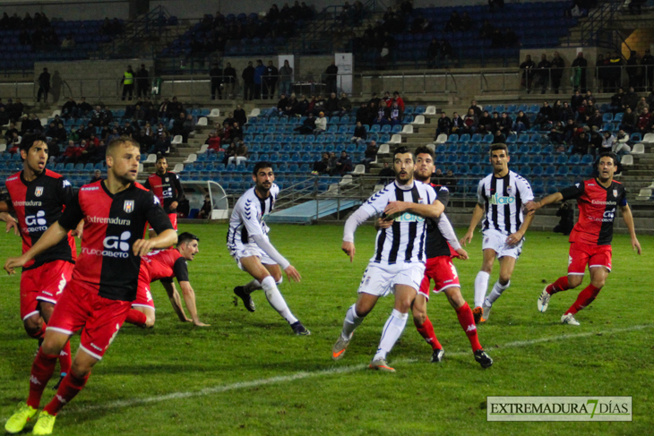 Imágenes del partido entre el CD Badajoz y el Mérida AD