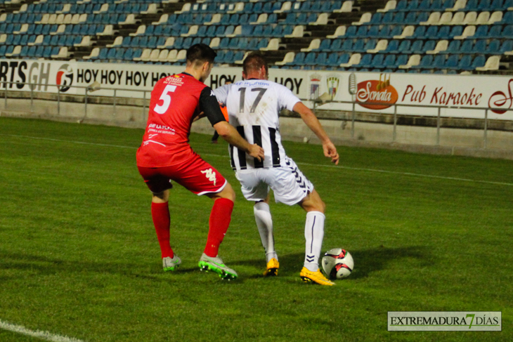 Imágenes del partido entre el CD Badajoz y el Mérida AD