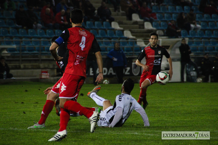 Imágenes del partido entre el CD Badajoz y el Mérida AD