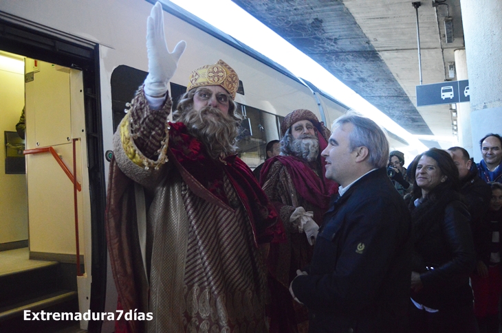 Imágenes de la Cabalgata de Reyes 2016 en Badajoz