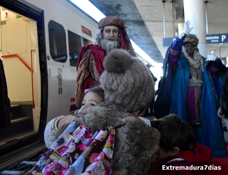 Imágenes de la Cabalgata de Reyes 2016 en Badajoz