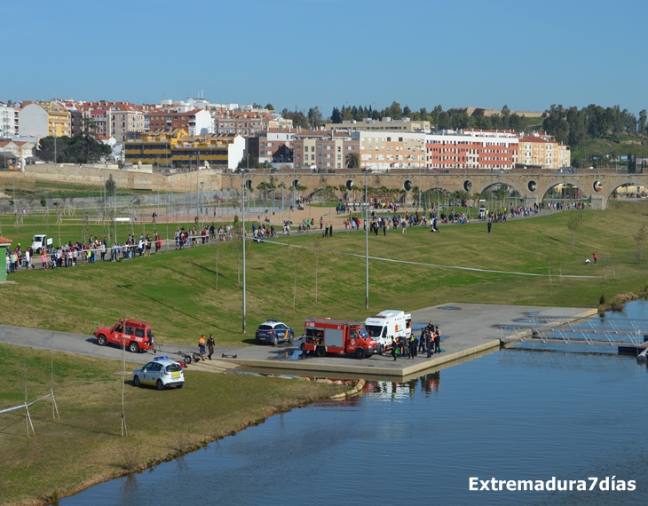 Un hombre se precipita desde el Puente de la Universidad en Badajoz