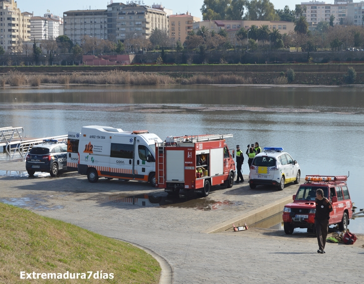 Un hombre se precipita desde el Puente de la Universidad en Badajoz