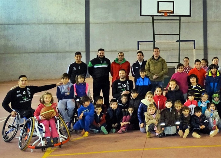 Jornada de convivencia de los chicos del Mideba en Táliga