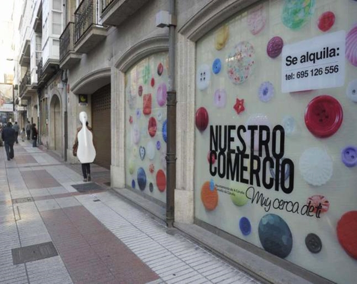 Psoe Badajoz propone la colocación de vinilos en los comercios vacíos de la ciudad