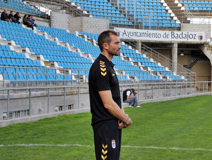 El CD Badajoz cesa a Óscar de Paula