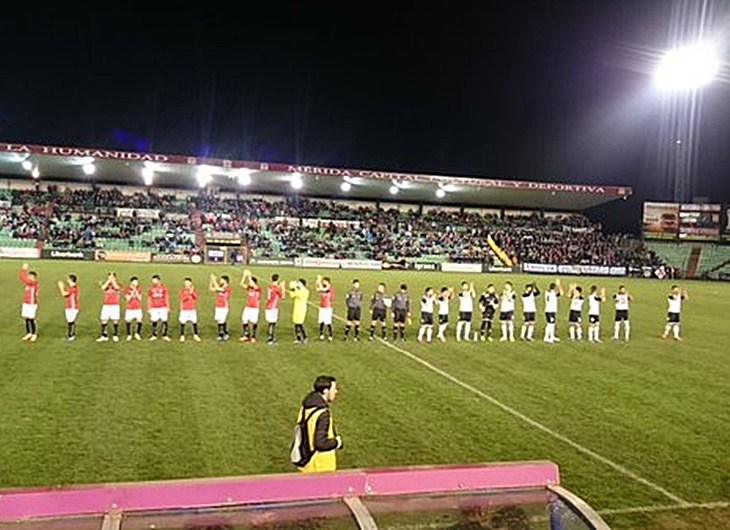 El Mérida golea al Club Deportivo Badajoz