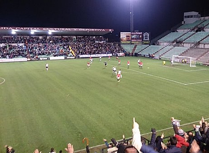 El Mérida golea al Club Deportivo Badajoz