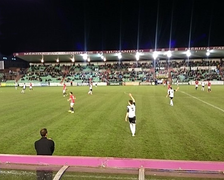 El Mérida golea al Club Deportivo Badajoz